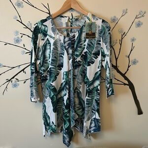 Pineapples designed in Hawaii white w/  green leaf design blouse, layered front